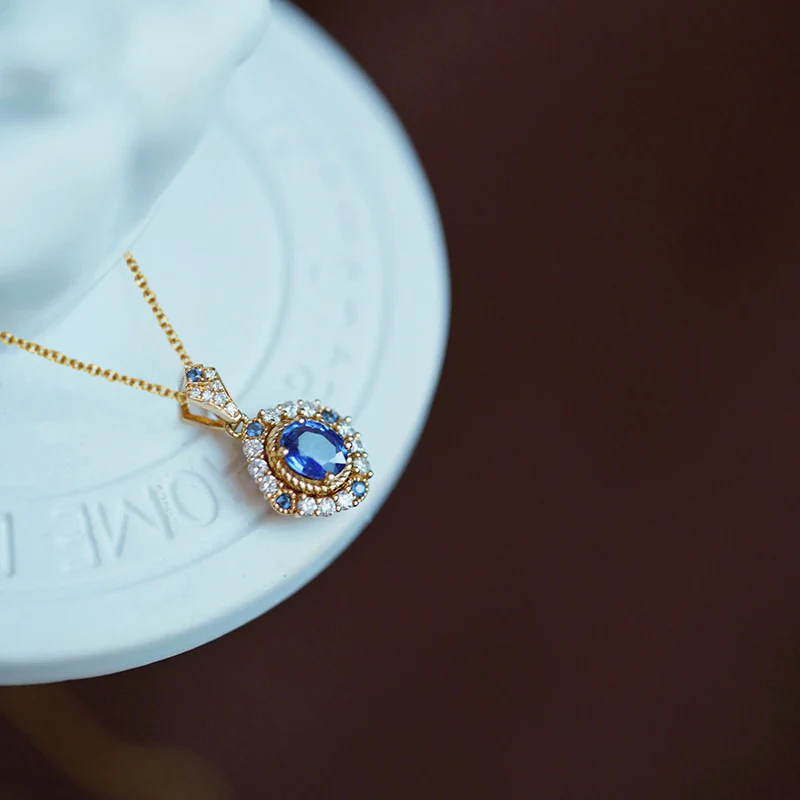 Celeste Royale Pendant Necklace | Gold - Image 3