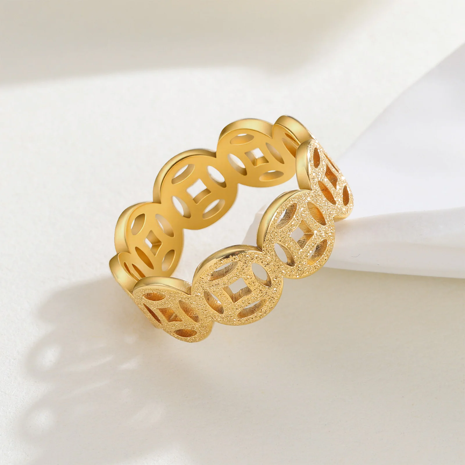 Ella Classic Pattern Ring | Gold - Image 2