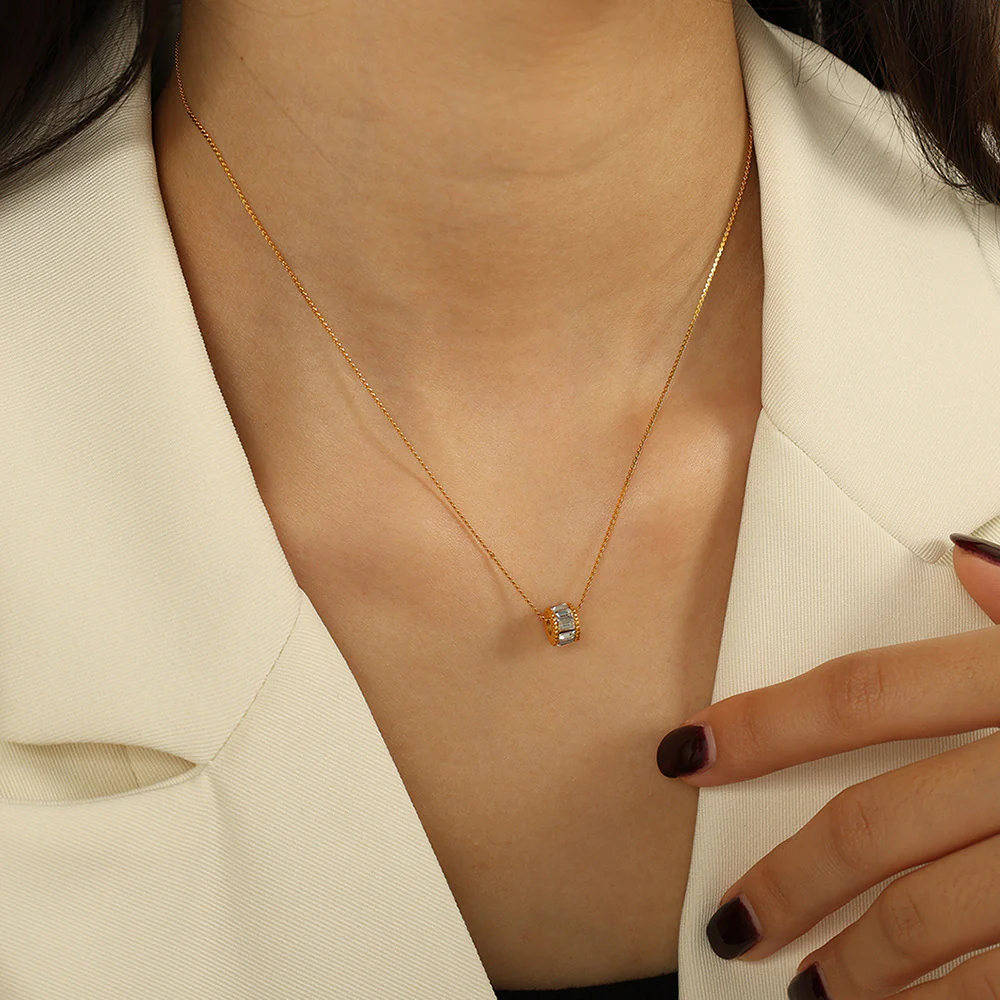Elyna Polished Barrel Necklace | Gold - Image 3