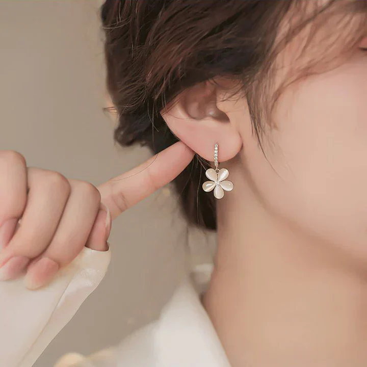 Ignatia Bellastra Earrings | Gold - Image 4