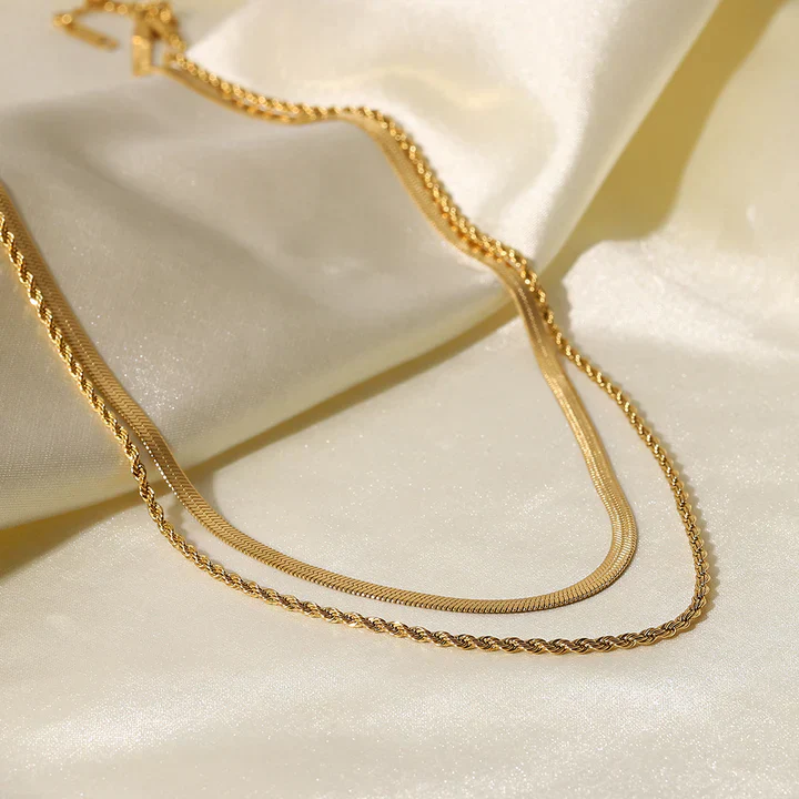 Juliana Solvia Necklace | Gold - Image 3
