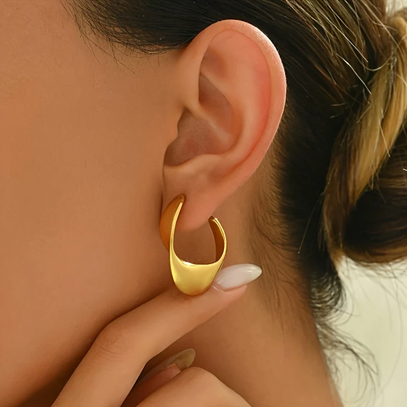 Sculpted Crescent Hoop Earrings | Gold - Image 3