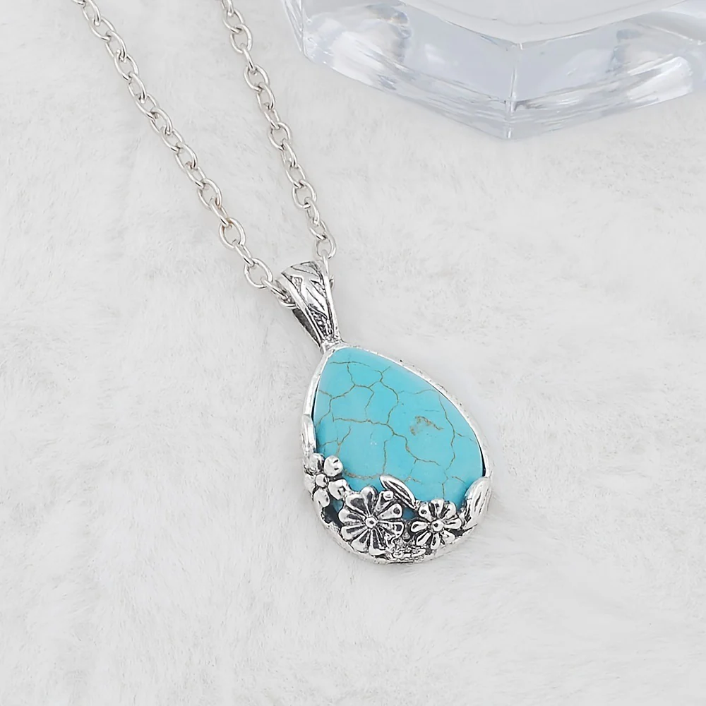 Serelle Ornament Pendant Necklace | White Gold - Image 3