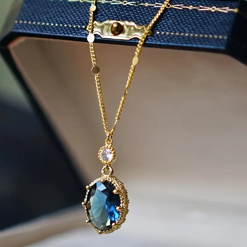 Thessia Lunebray Necklace | Gold - Image 2